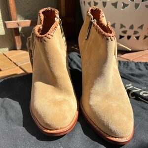 Western style fashion suede ankle boots. Beige. Size 7.5B.